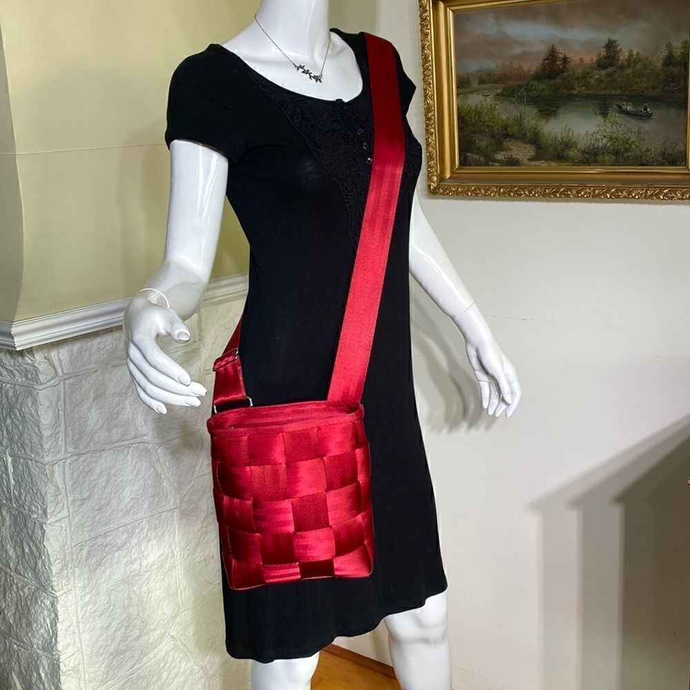 Harveys Original Seatbelt Cross Body Bag
